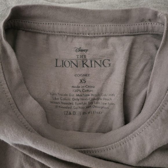 Disney Lion King Shirt Simba, Timon, Pumbaa Distressed Print T-Shirt - Picture 6 of 6